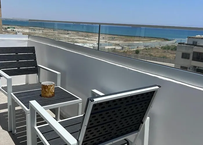 Sea View Ларнака