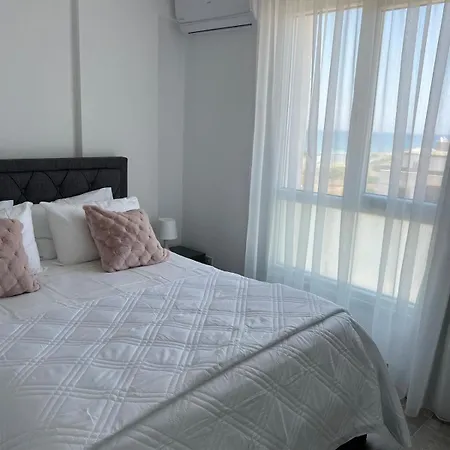 Sea View Apartment *